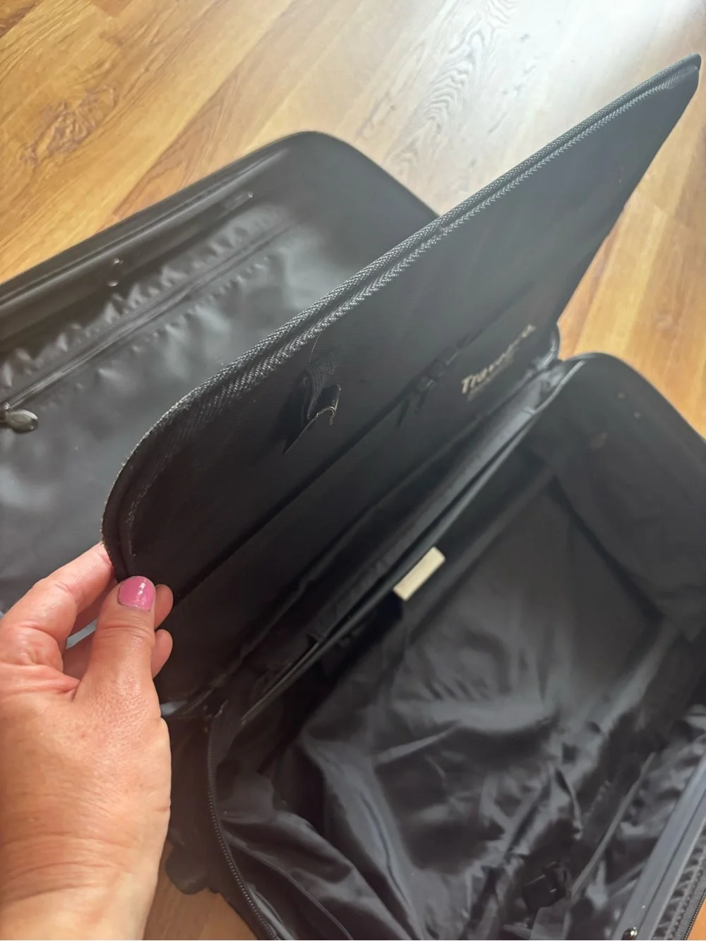 Travelpro B5 crew suitcase with rare sliding handle